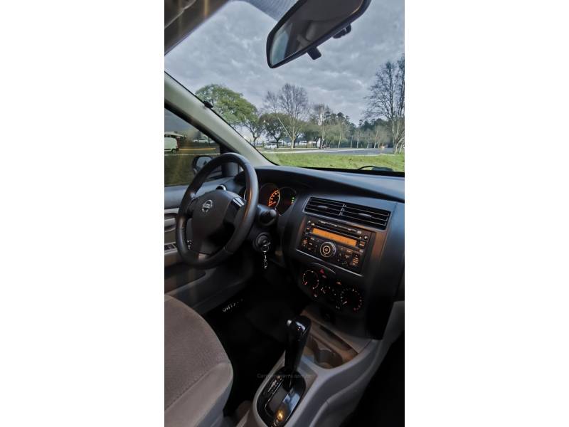 NISSAN - LIVINA - 2009/2010 - Cinza - R$ 36.900,00