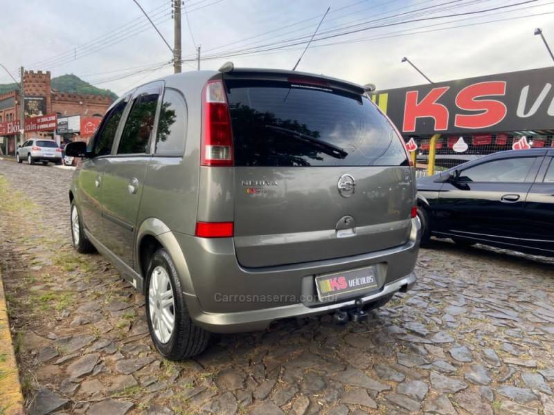 CHEVROLET - MERIVA - 2004/2004 - Cinza - R$ 24.900,00