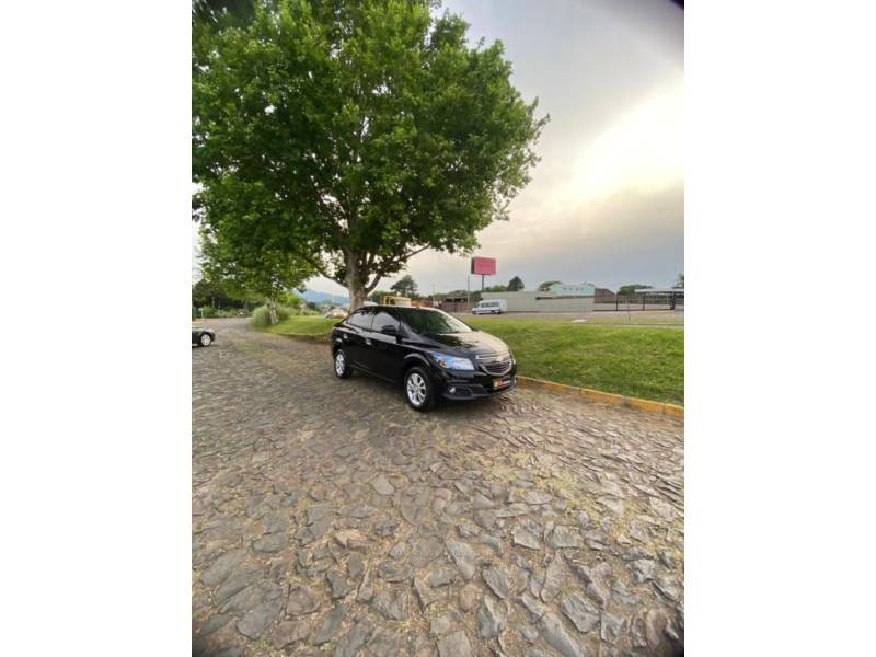 CHEVROLET - PRISMA - 2014/2015 - Preta - R$ 59.900,00