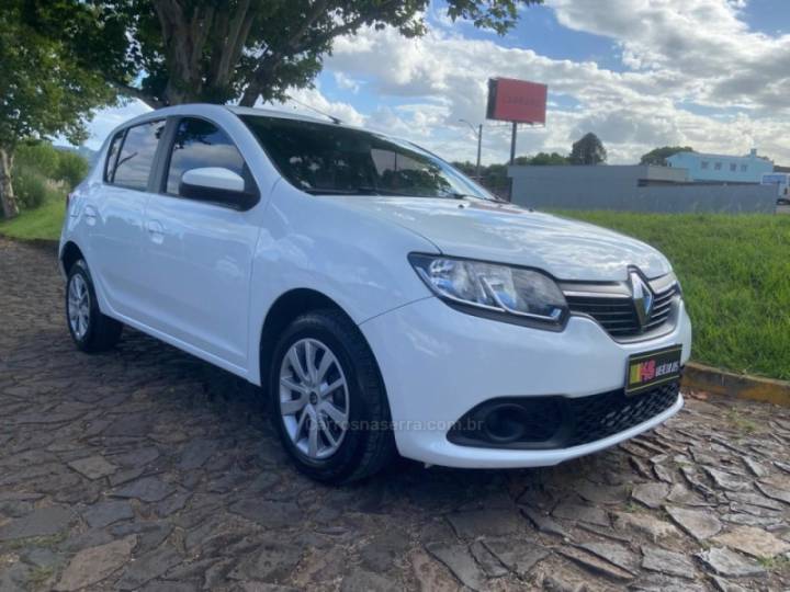 RENAULT - SANDERO - 2015/2016 - Branca - R$ 42.900,00