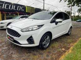 FORD - FIESTA - 2018/2019 - Branca - R$ 59.900,00