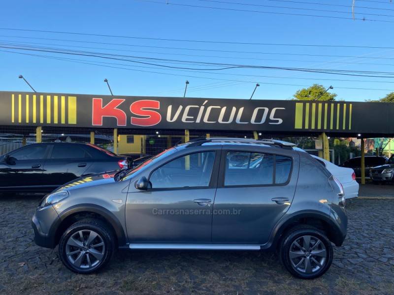 RENAULT - SANDERO - 2013/2014 - Cinza - R$ 44.900,00