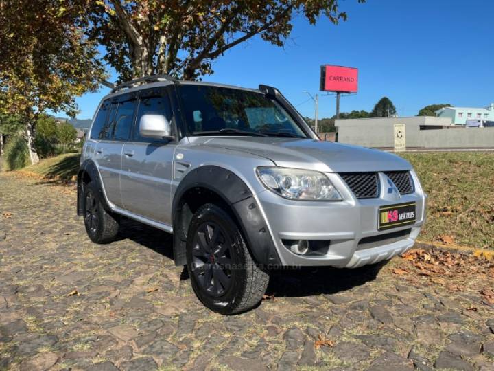 MITSUBISHI - PAJERO TR4 - 2010/2010 - Prata - R$ 63.900,00