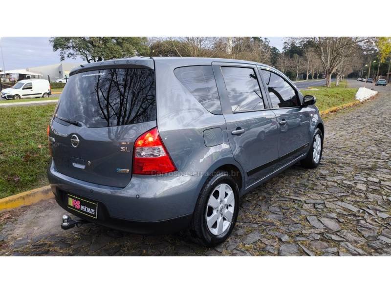 NISSAN - LIVINA - 2009/2010 - Cinza - R$ 36.900,00