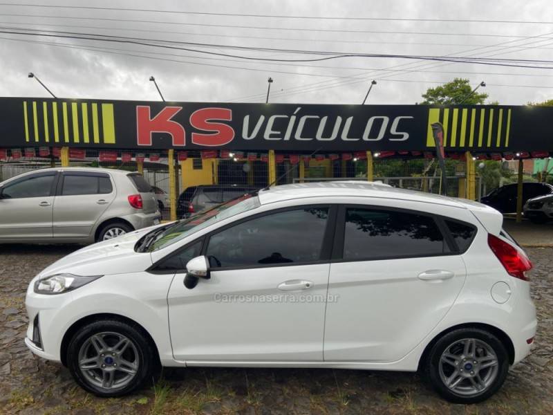 FORD - FIESTA - 2018/2019 - Branca - R$ 59.900,00