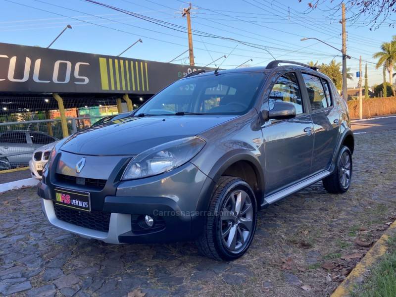 RENAULT - SANDERO - 2013/2014 - Cinza - R$ 44.900,00