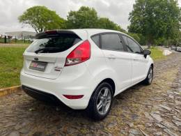 FORD - FIESTA - 2018/2019 - Branca - R$ 59.900,00