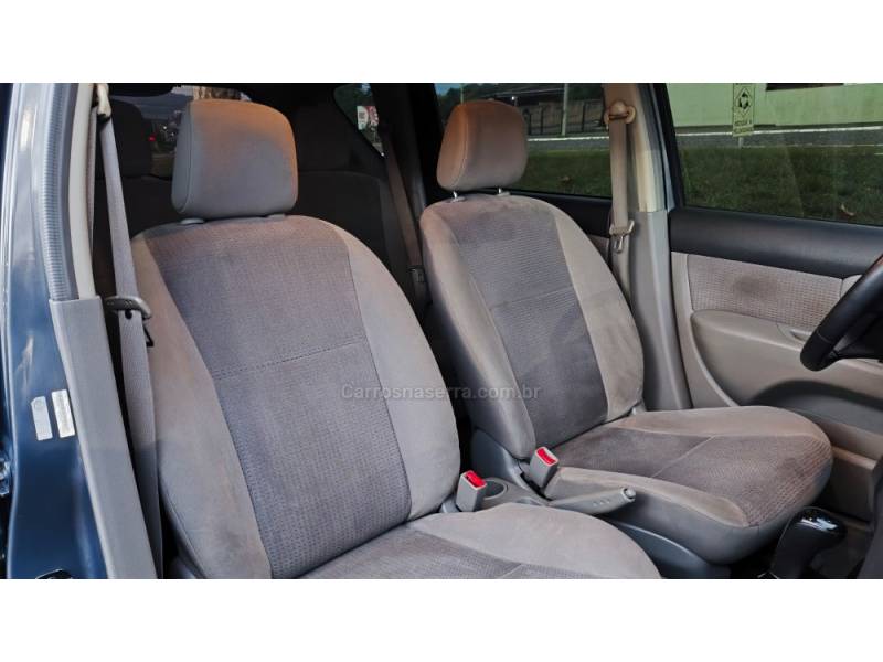 NISSAN - LIVINA - 2009/2010 - Cinza - R$ 36.900,00