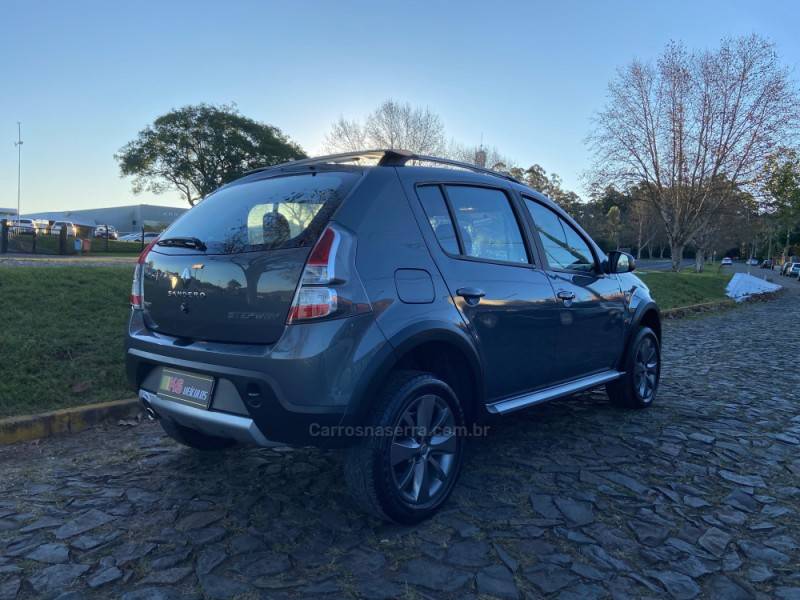 RENAULT - SANDERO - 2013/2014 - Cinza - R$ 44.900,00