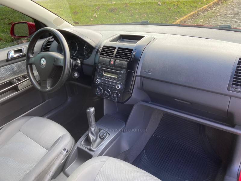 VOLKSWAGEN - POLO - 2011/2012 - Vermelha - R$ 44.900,00