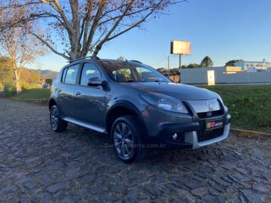 RENAULT - SANDERO - 2013/2014 - Cinza - R$ 44.900,00