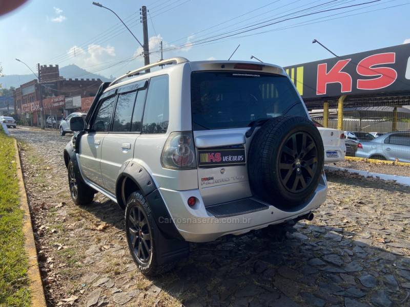 MITSUBISHI - PAJERO TR4 - 2010/2010 - Prata - R$ 63.900,00
