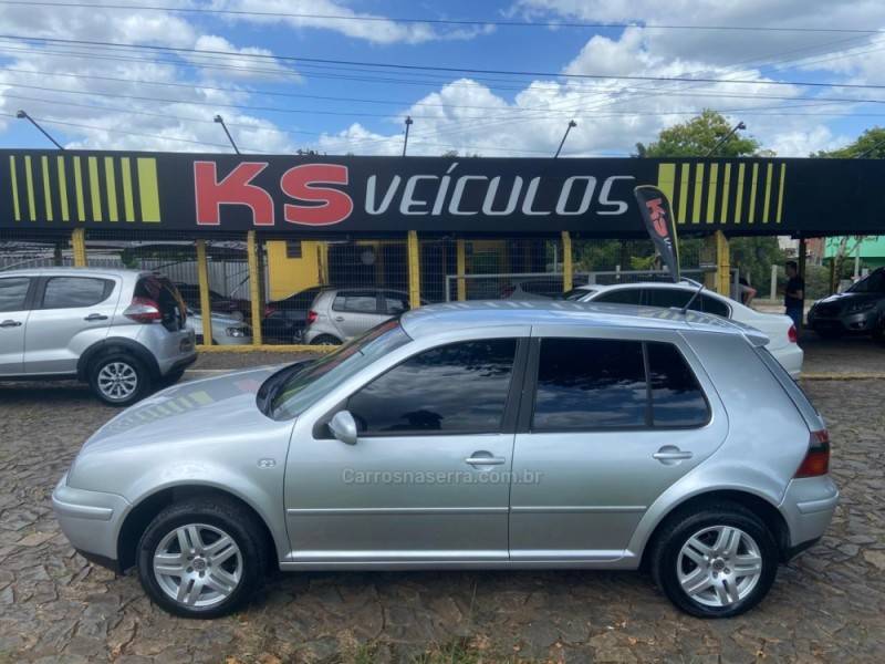 VOLKSWAGEN - GOLF - 2001/2002 - Prata - R$ 29.900,00