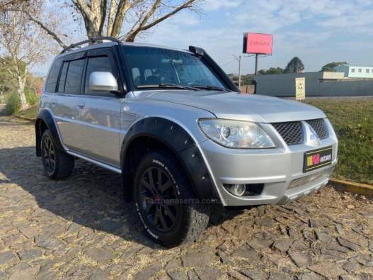 MITSUBISHI - PAJERO TR4 - 2010/2010 - Prata - R$ 63.900,00