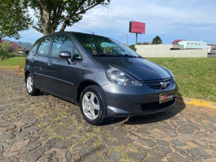 HONDA - FIT - 2008/2008 - Cinza - R$ 35.900,00