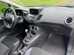 FORD - FIESTA - 2018/2019 - Branca - R$ 59.900,00