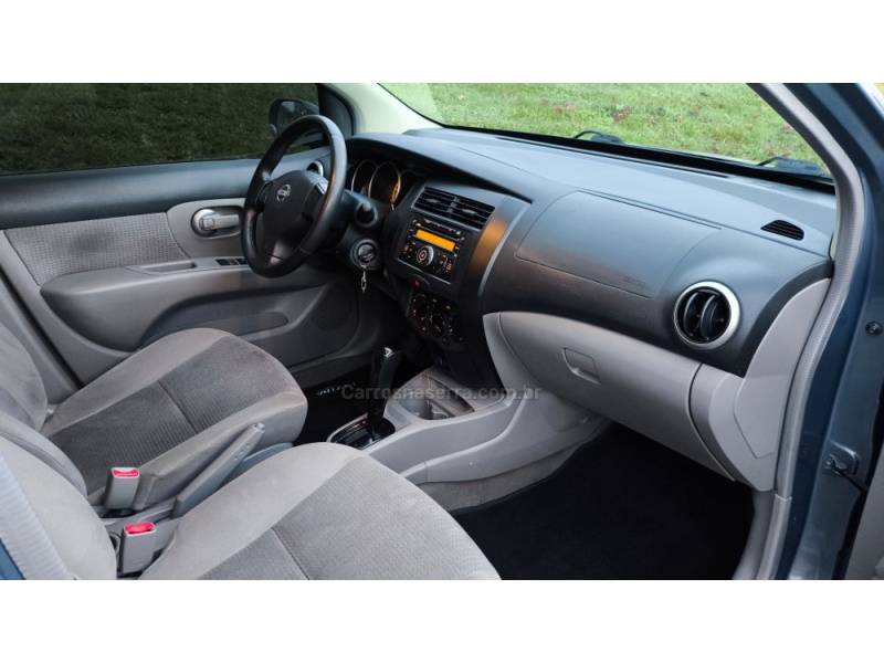 NISSAN - LIVINA - 2009/2010 - Cinza - R$ 36.900,00