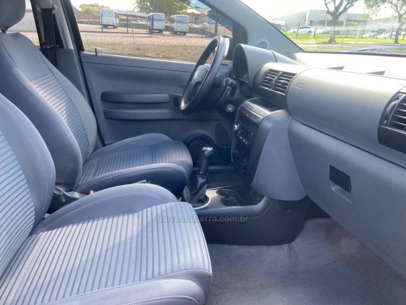 VOLKSWAGEN - SPACEFOX - 2006/2007 - Preta - R$ 29.900,00