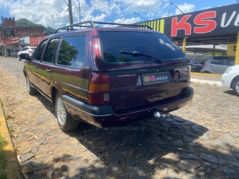 VOLKSWAGEN - QUANTUM - 1994/1995 - Vermelha - R$ 21.900,00