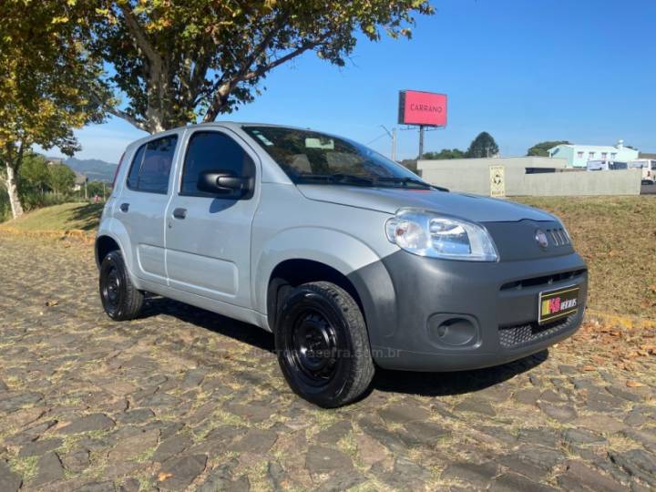 FIAT - UNO - 2011/2012 - Prata - R$ 28.900,00