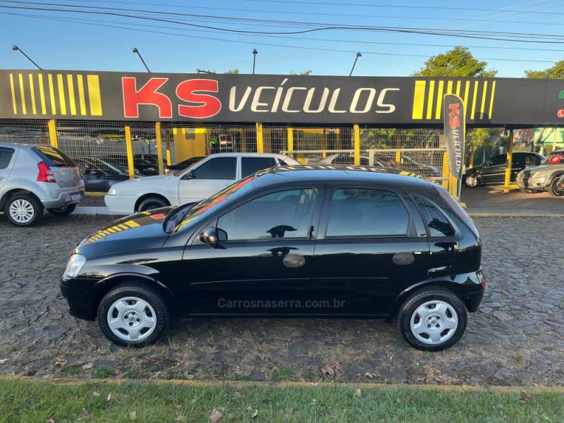 CHEVROLET - CORSA - 2011/2012 - Preta - R$ 35.900,00