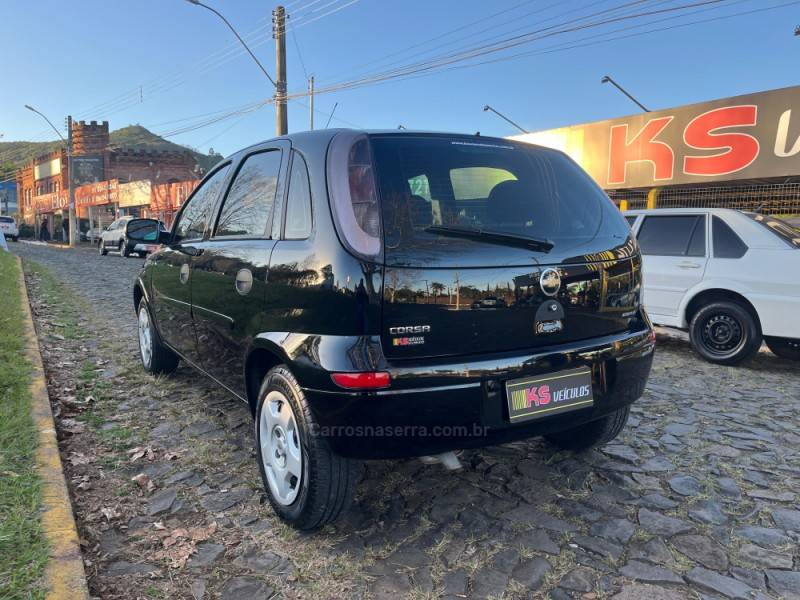CHEVROLET - CORSA - 2011/2012 - Preta - R$ 35.900,00
